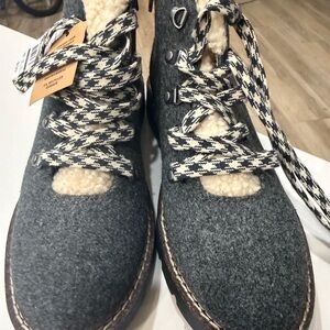 Madden NYC women hiking boots size 9